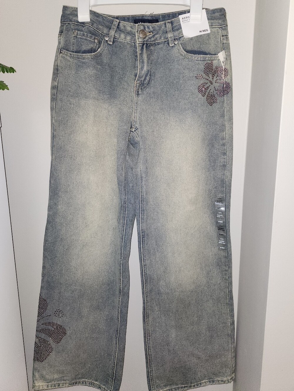 NWT Aeropostale Low-Rise Baggy Wide Leg Rhinestone Flower Jeans Size M Regular